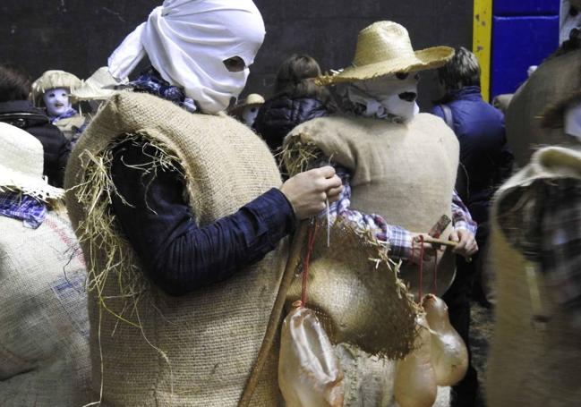 Los Zako Zar se preparan para la fiesta.