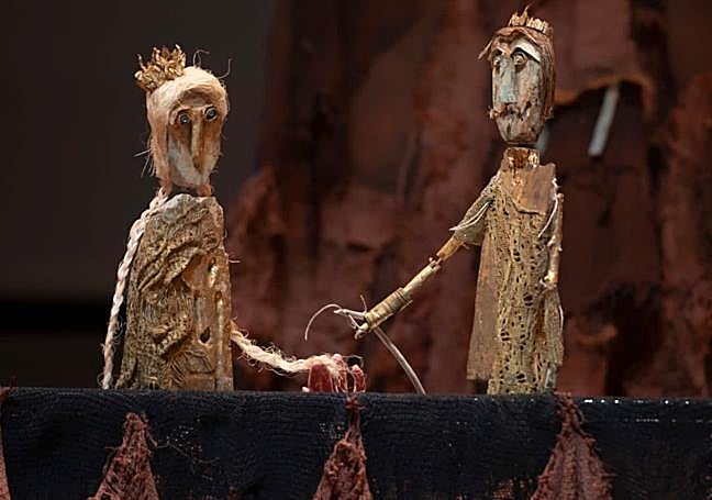 Escena del montaje de 'El retablo de Maese Pedro', de la Compañía de marionetas Per Poc.