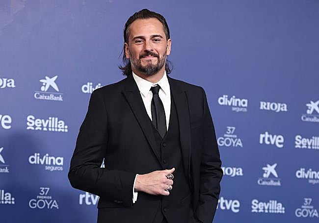 El actor Asier Etxeandia ha lucido un traje de sastreria Aldabaldetreku.