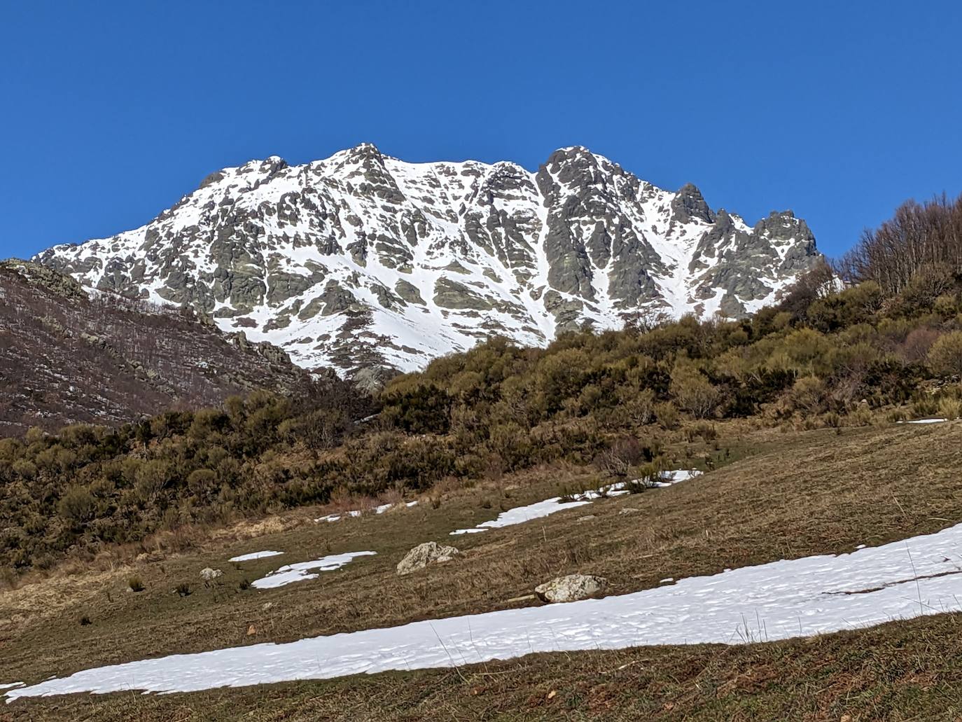 Vista de la pared sur del Curavacas