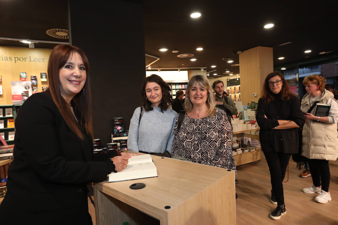 Las imágenes de la firma en la Casa del Libro