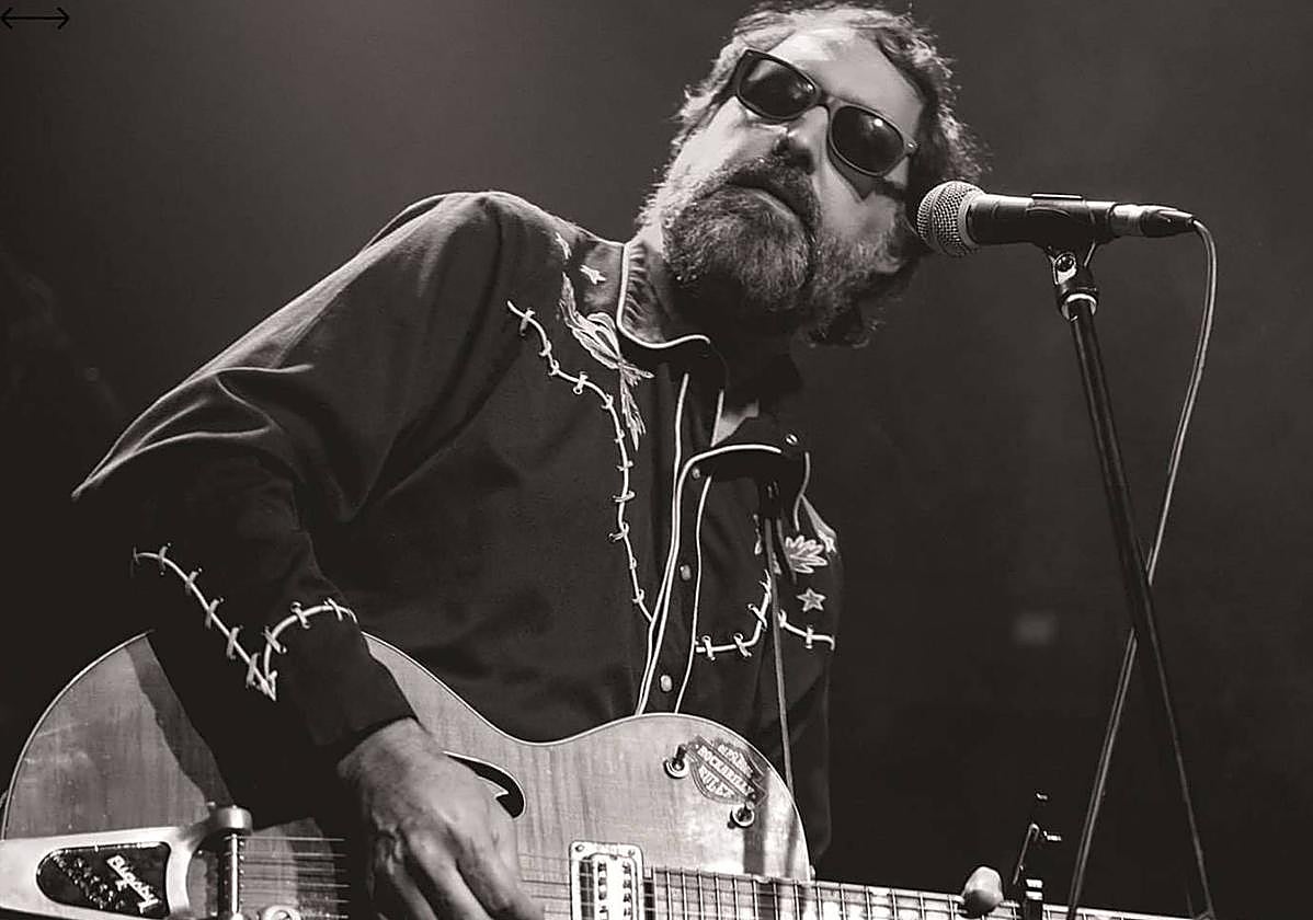 Alfredo Niharra, con su guitarra eléctrica Gretsch Nashville, regresará en un formato de trío distinto, sin batería