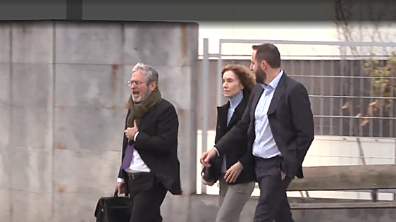 Empujones en la llegada de Borja Thyssen y Blanca Cuesta a los juzgados