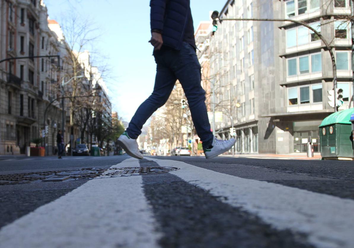 Aburto justifica su negativa a cerrar la Gran Vía a los coches por las «dudas» sobre cómo afectará al tráfico