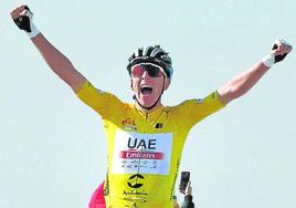 Pogacar celebra su segunda victoria en la Vuelta a Andalucía.