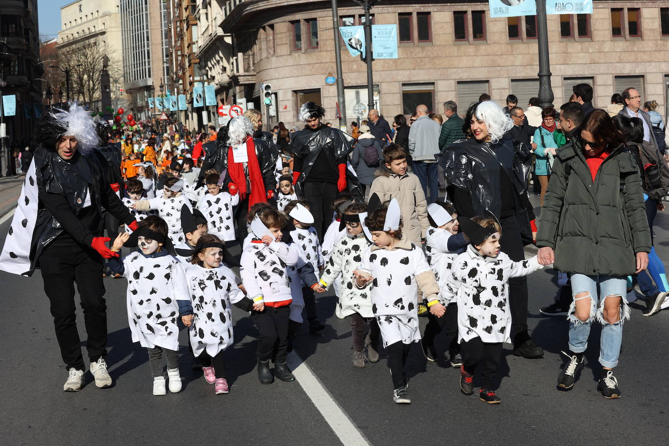 Los niños de Bilbao desfilan por Carnaval