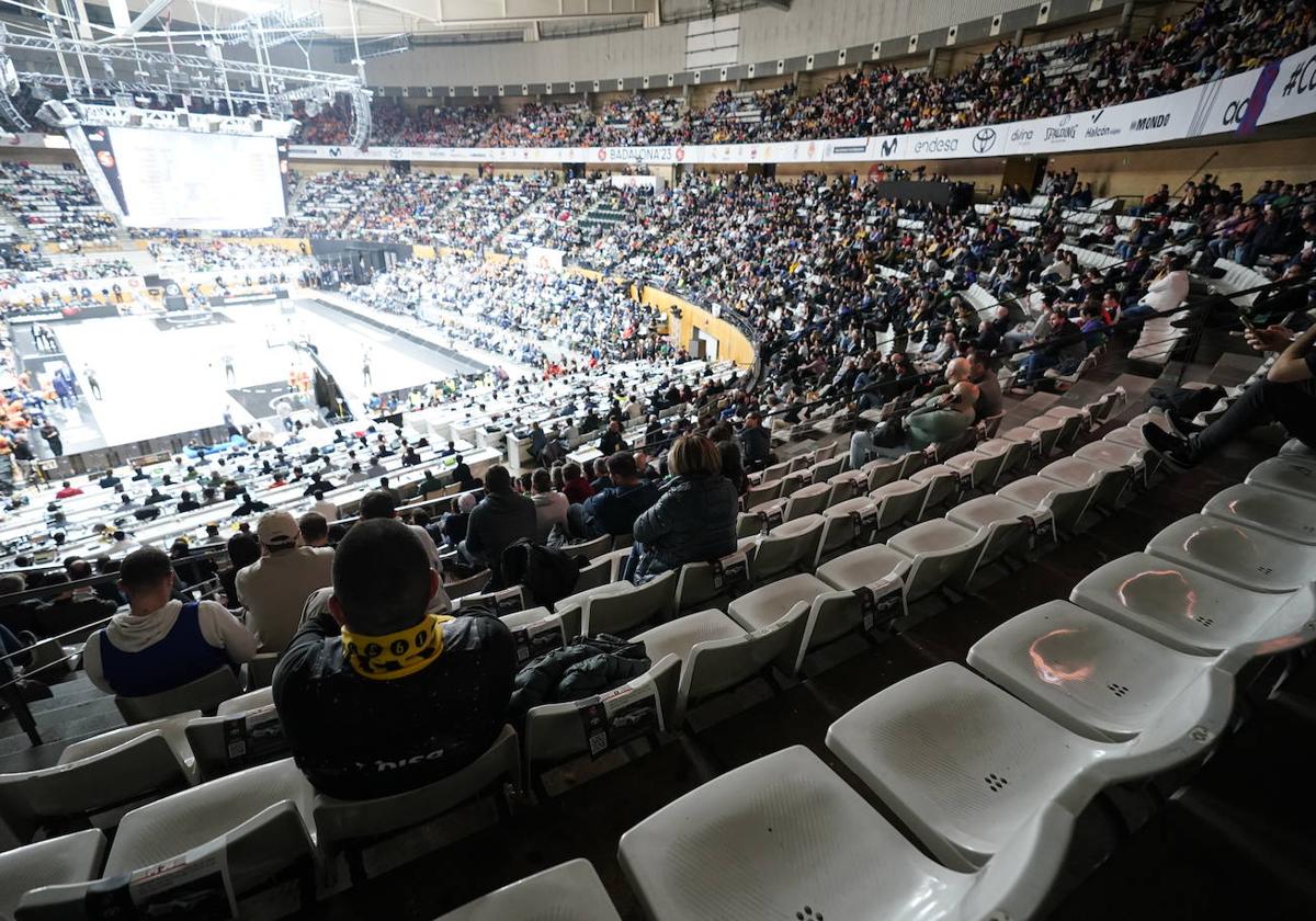 Este jueves quedaron muchos asientos vacíos en el Palau.