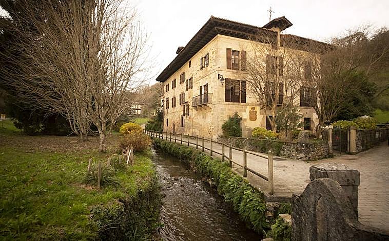 Imagen principal - Casa familiar de Itzea, en Bera. 