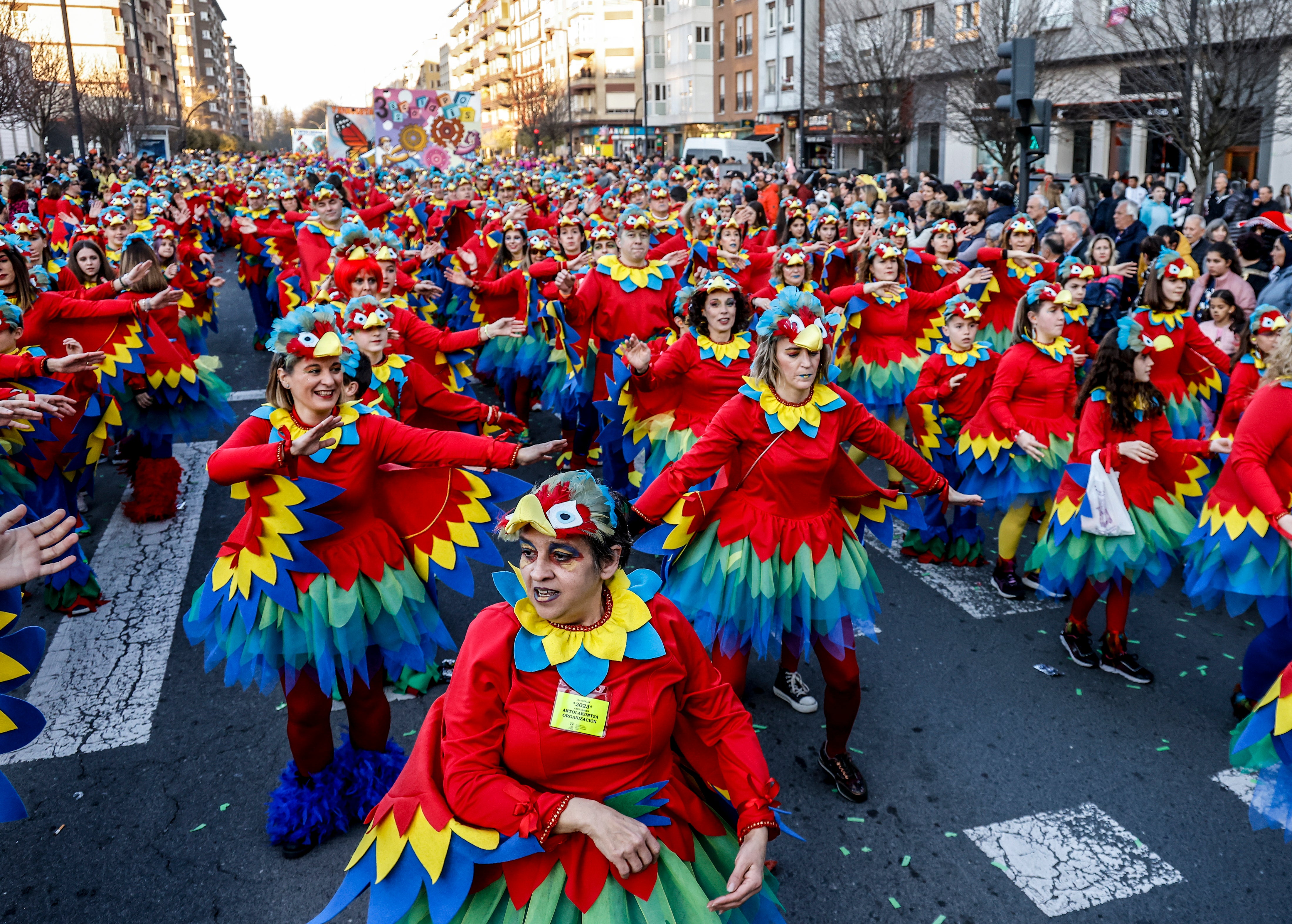 Vitoria se tiñe de Carnaval