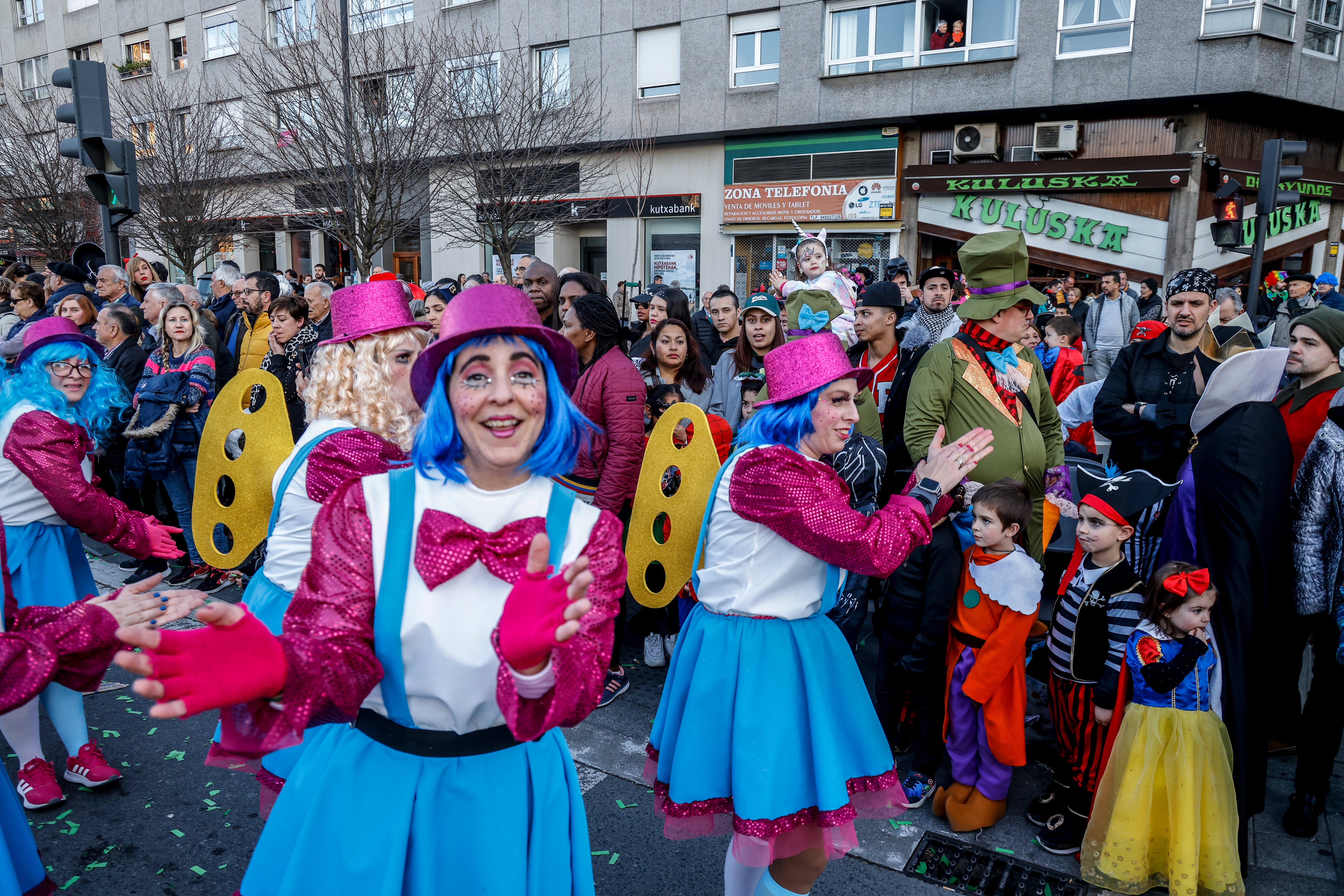 Vitoria se tiñe de Carnaval