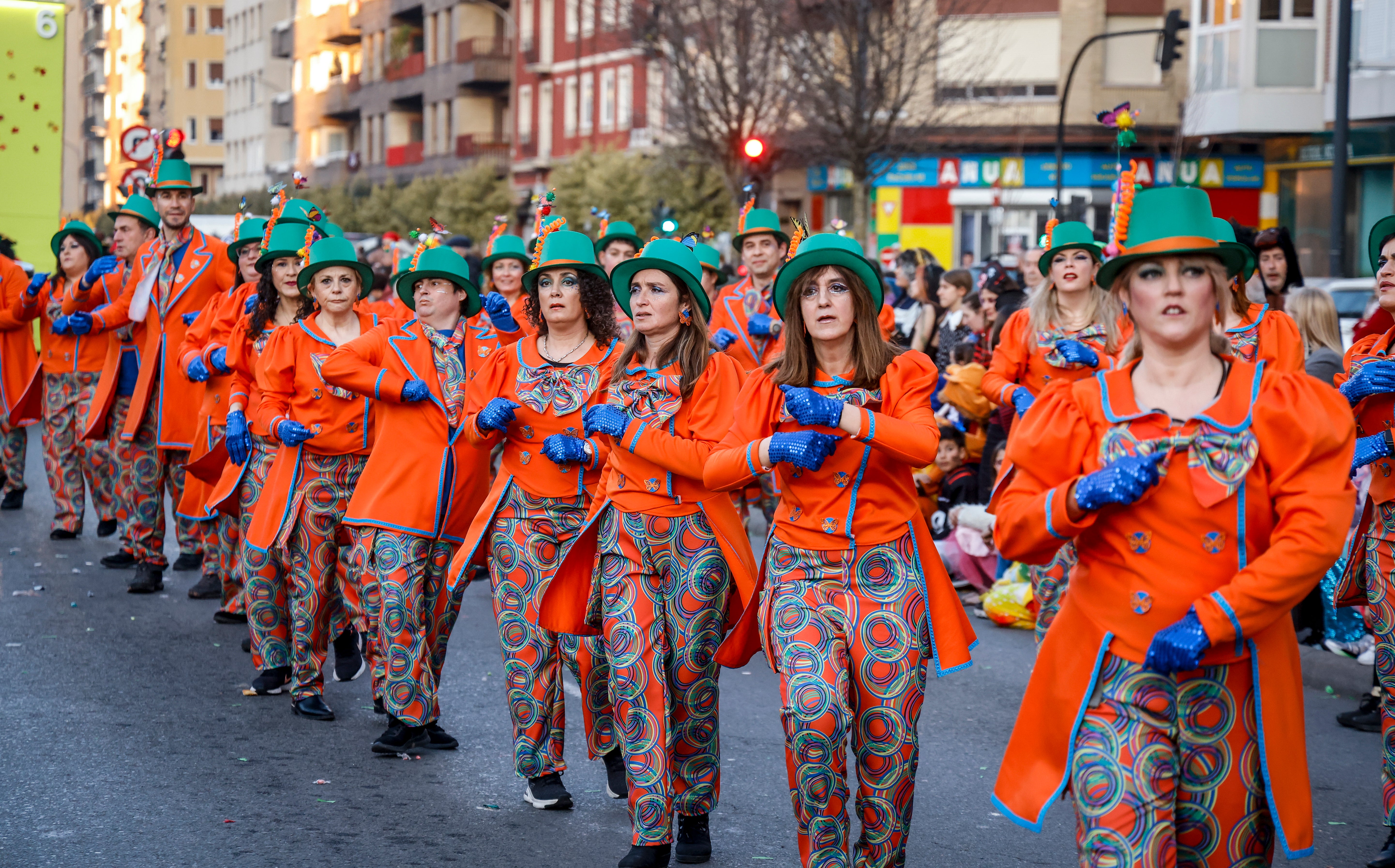 Vitoria se tiñe de Carnaval