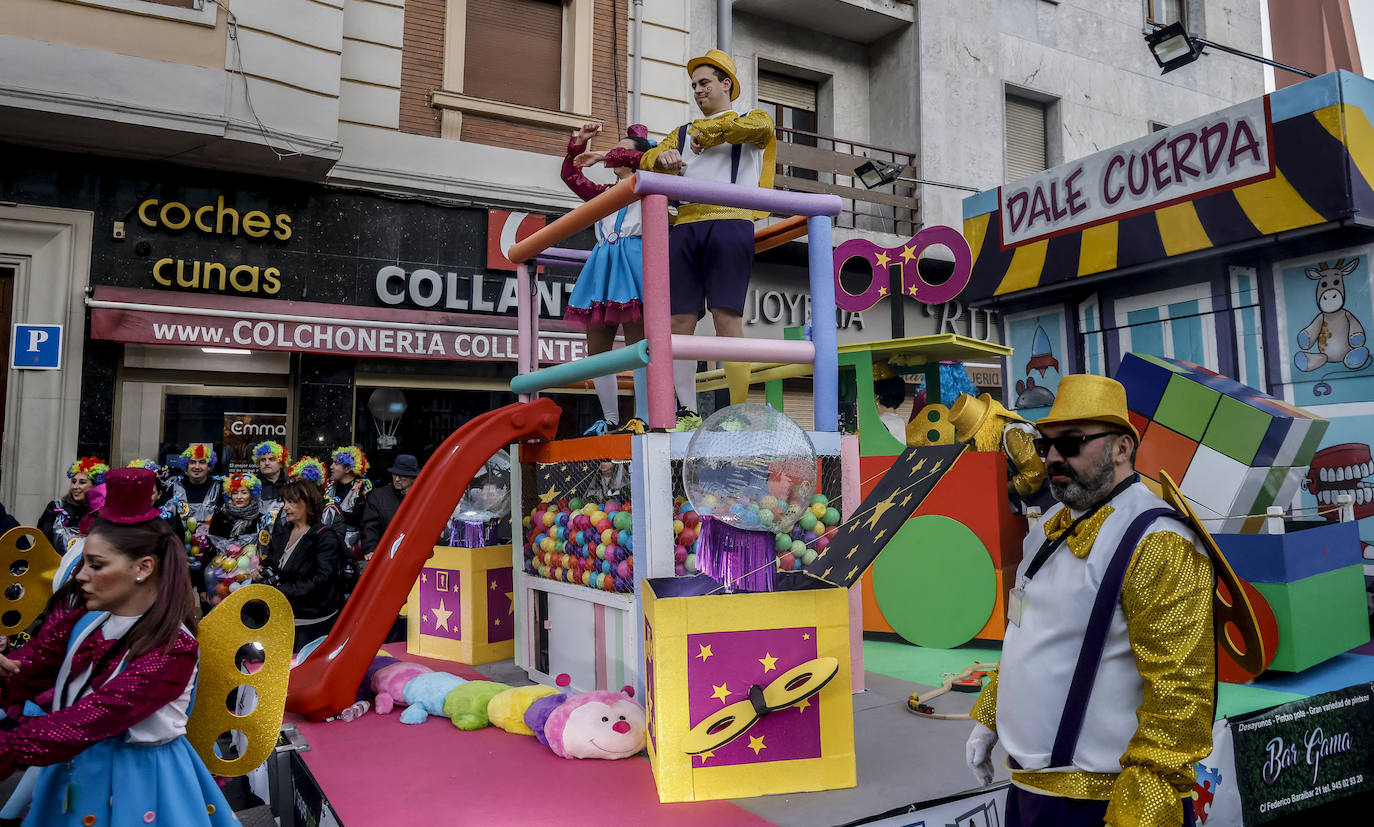 Vitoria se tiñe de Carnaval