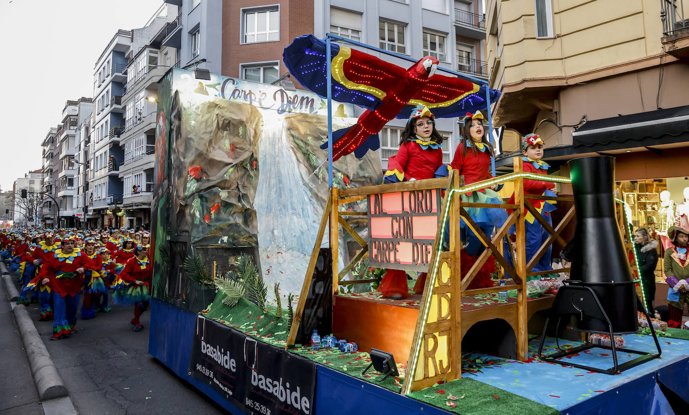 Vitoria se tiñe de Carnaval
