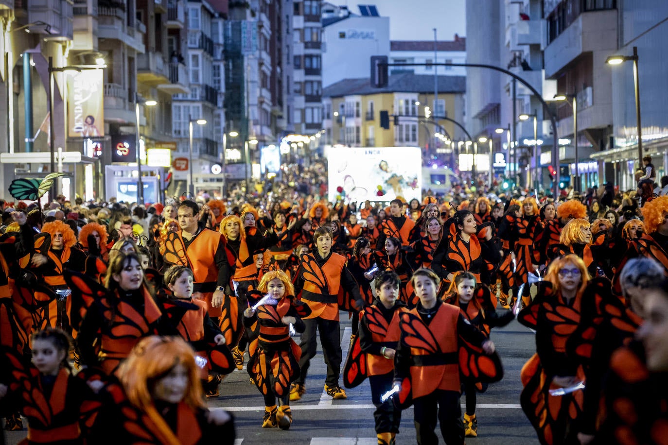 Vitoria se tiñe de Carnaval