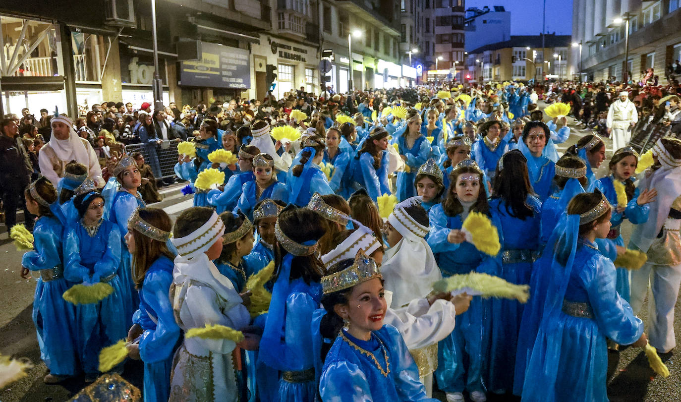 Vitoria se tiñe de Carnaval