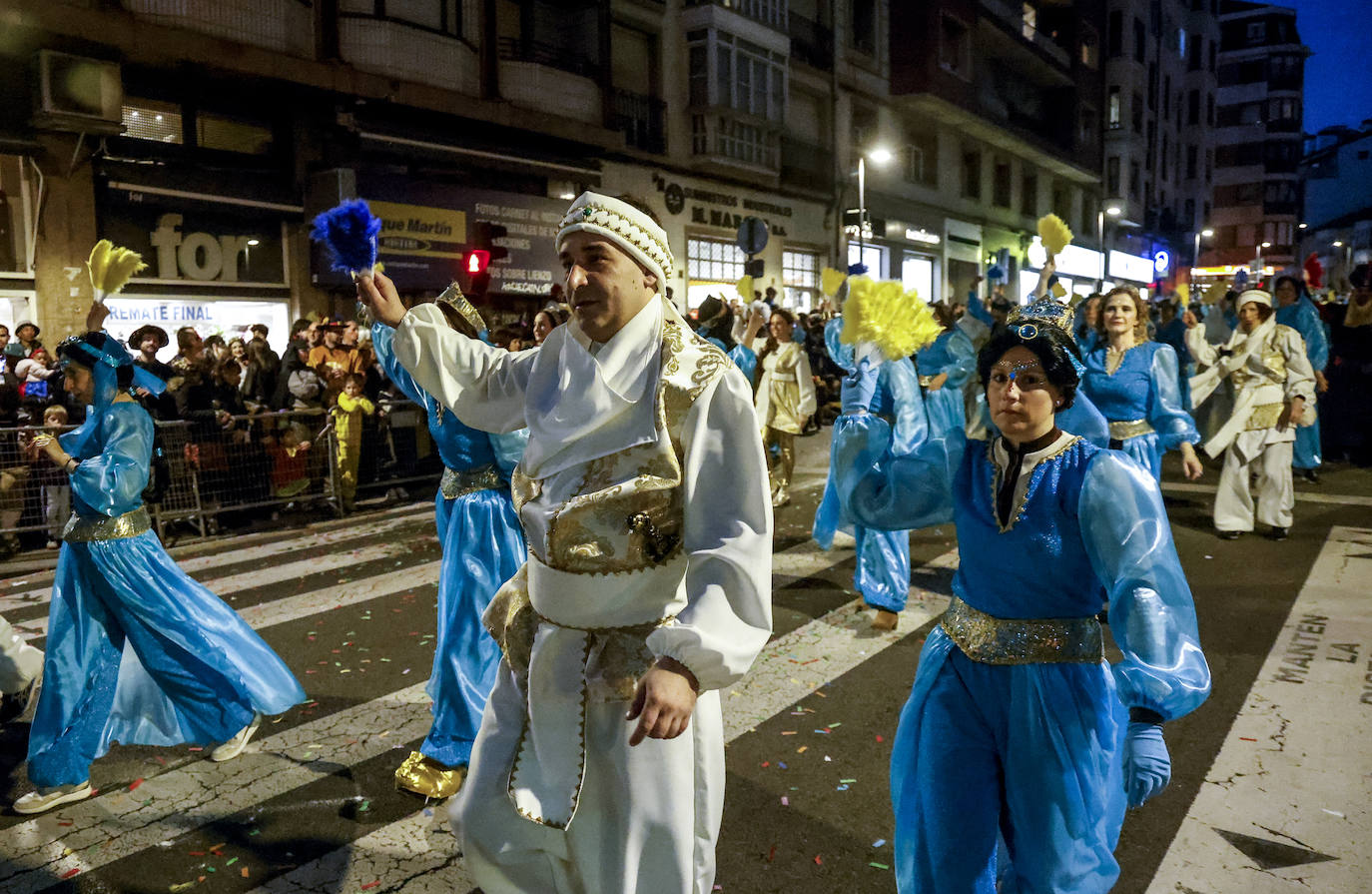 Vitoria se tiñe de Carnaval
