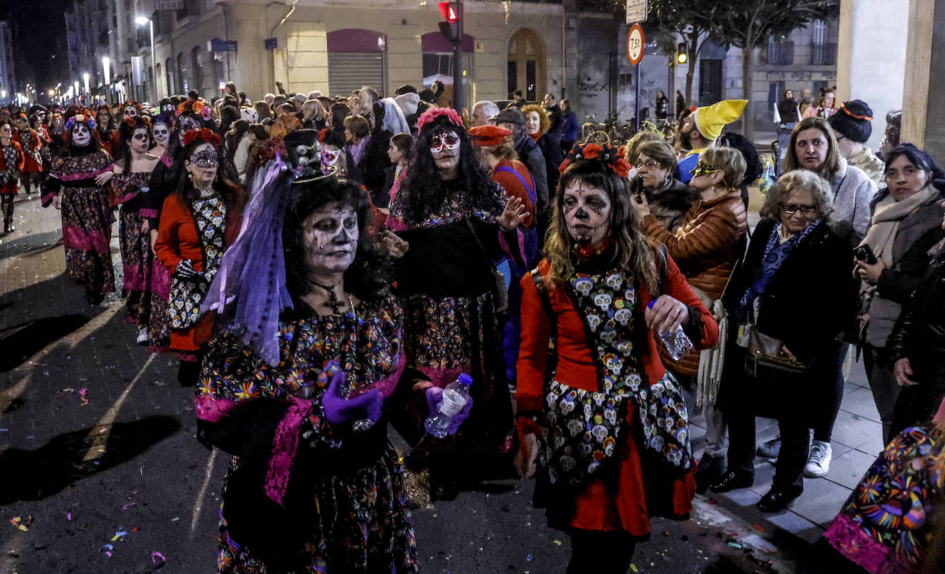 Vitoria se tiñe de Carnaval