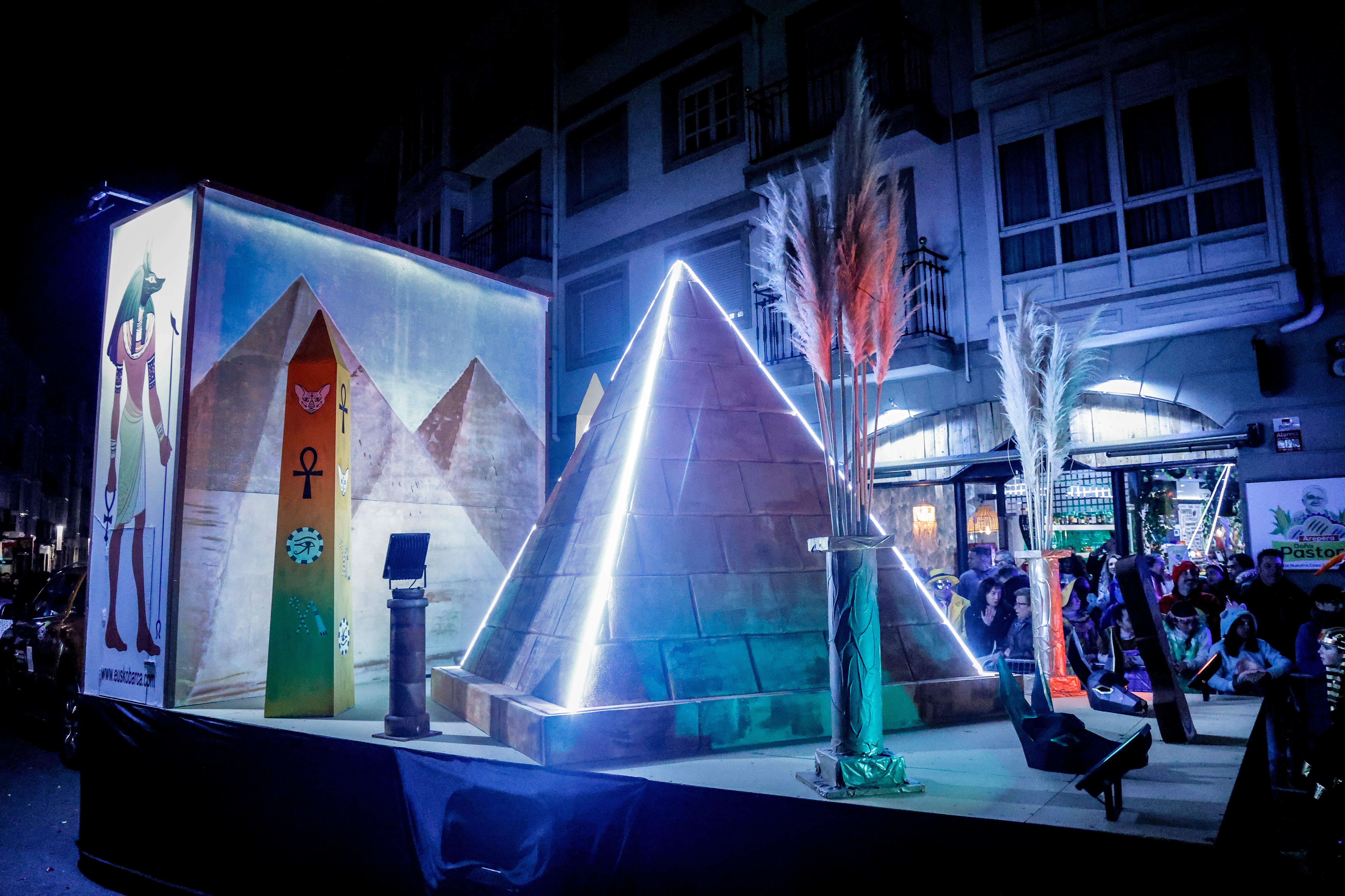 Vitoria se tiñe de Carnaval