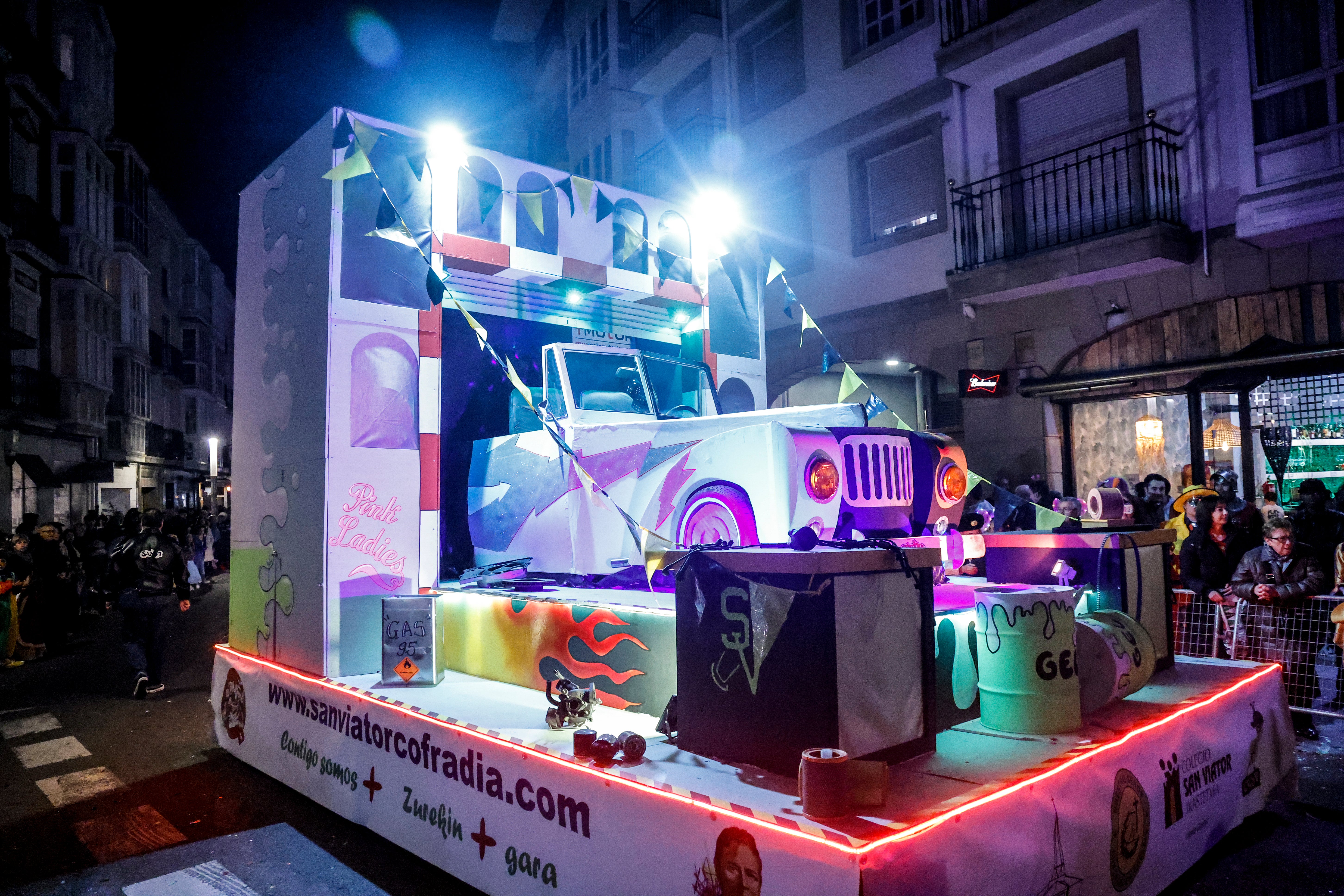 Vitoria se tiñe de Carnaval