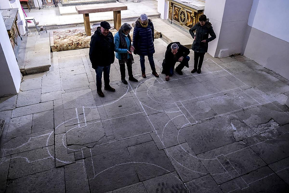 La iglesia de Villanueva de la Oca, donde se puede ver la imagen de su campanario, señas que eran habituales para facilitar la construcción de templos.