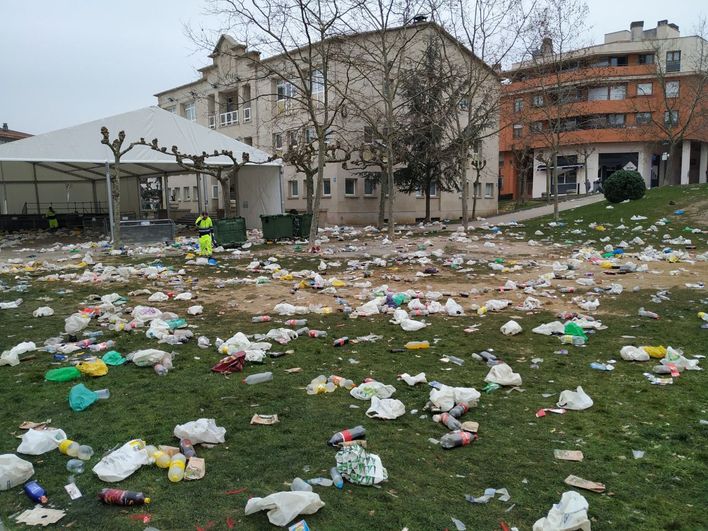 Imagen de la plaza situada frente al Ayuntamiento.