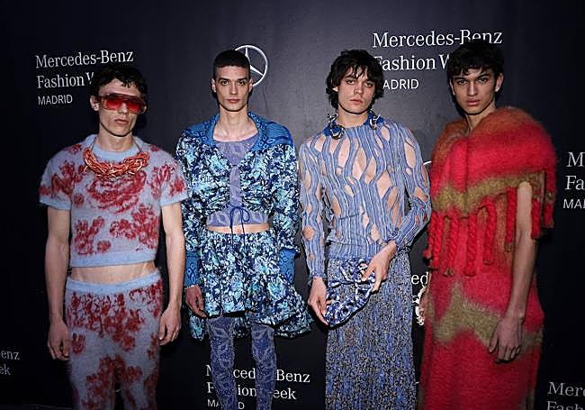 Cuatro modelos posan con propuestas de Aitor Goikoetxea.