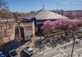 Vista de la parroquia de San Francisco de Asís, en el barrio de Zaramaga.