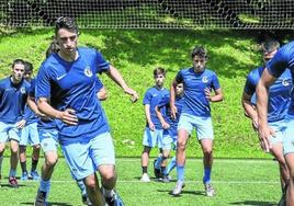 Juveniles del Antiguoko en un entrenamiento en una foto de archivo