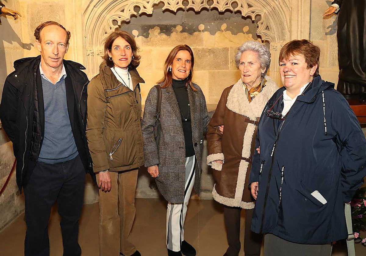 Borja Marín, Inés y Ana Nebreda, Teresa Vilallonga y la hermana Nerea León.