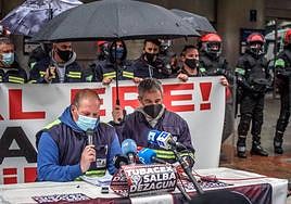 Rueda de prensa durante la huelga de Tubacex