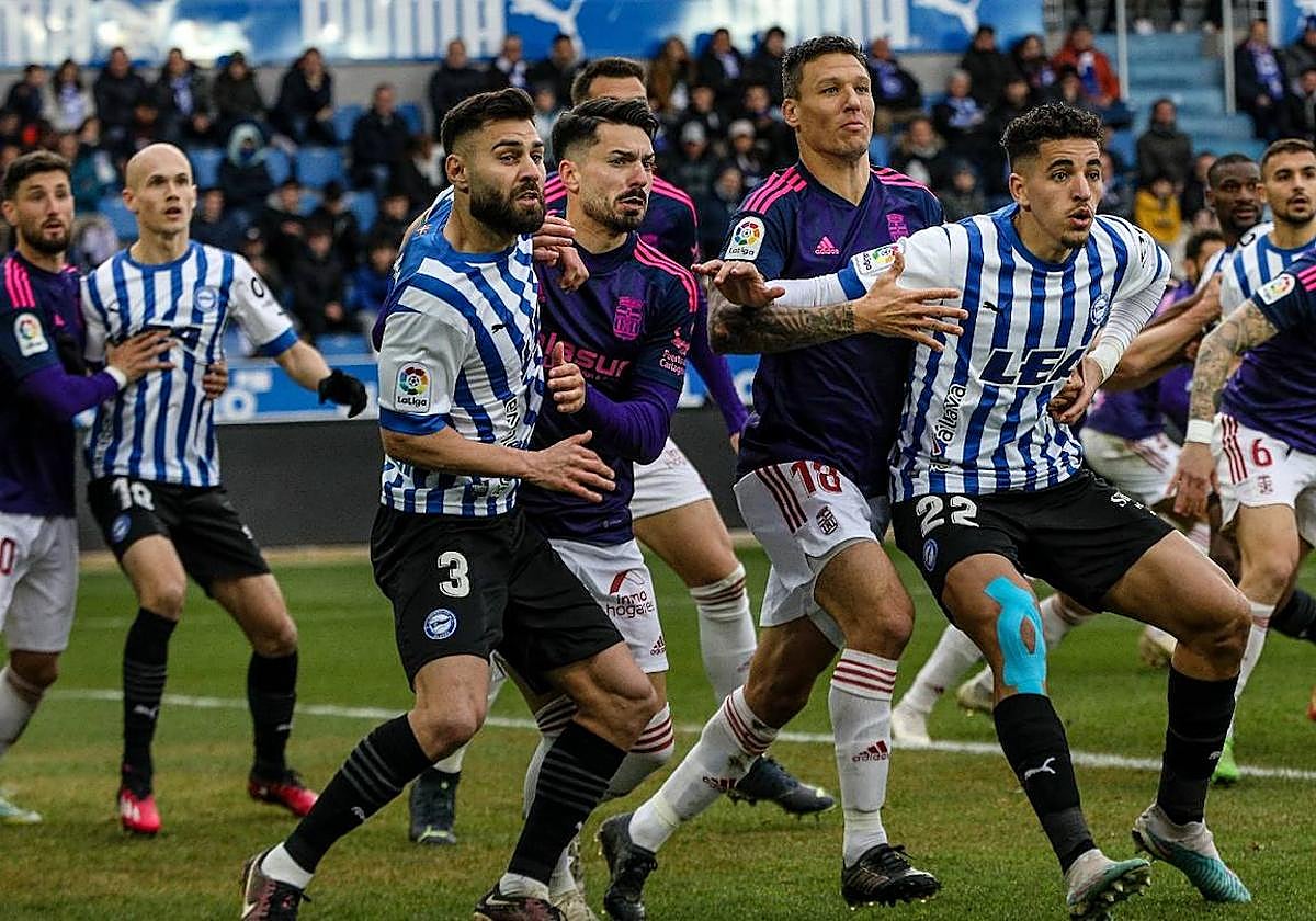 El Alavés acorta el paso