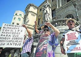 Concentración de pensionistas reclamando la vinculación de las pensiones al IPC, que se aprobó en diciembre de 2021.