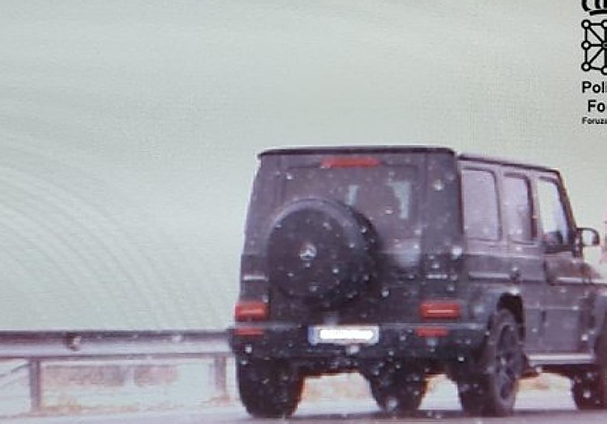 Cazan a un conductor a 204 km/h bajo una intensa nevada