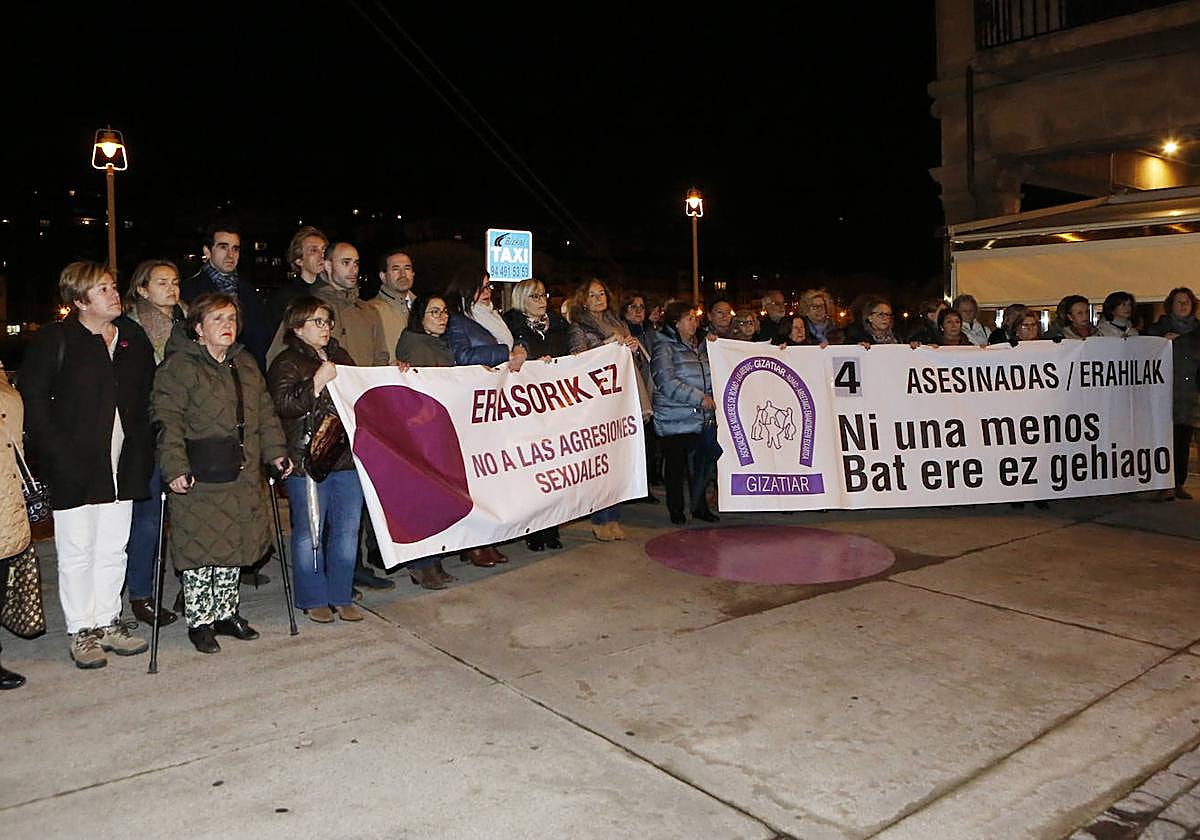 Concentración en Getxo por la agresión machista registrada el día de Año Nuevo.