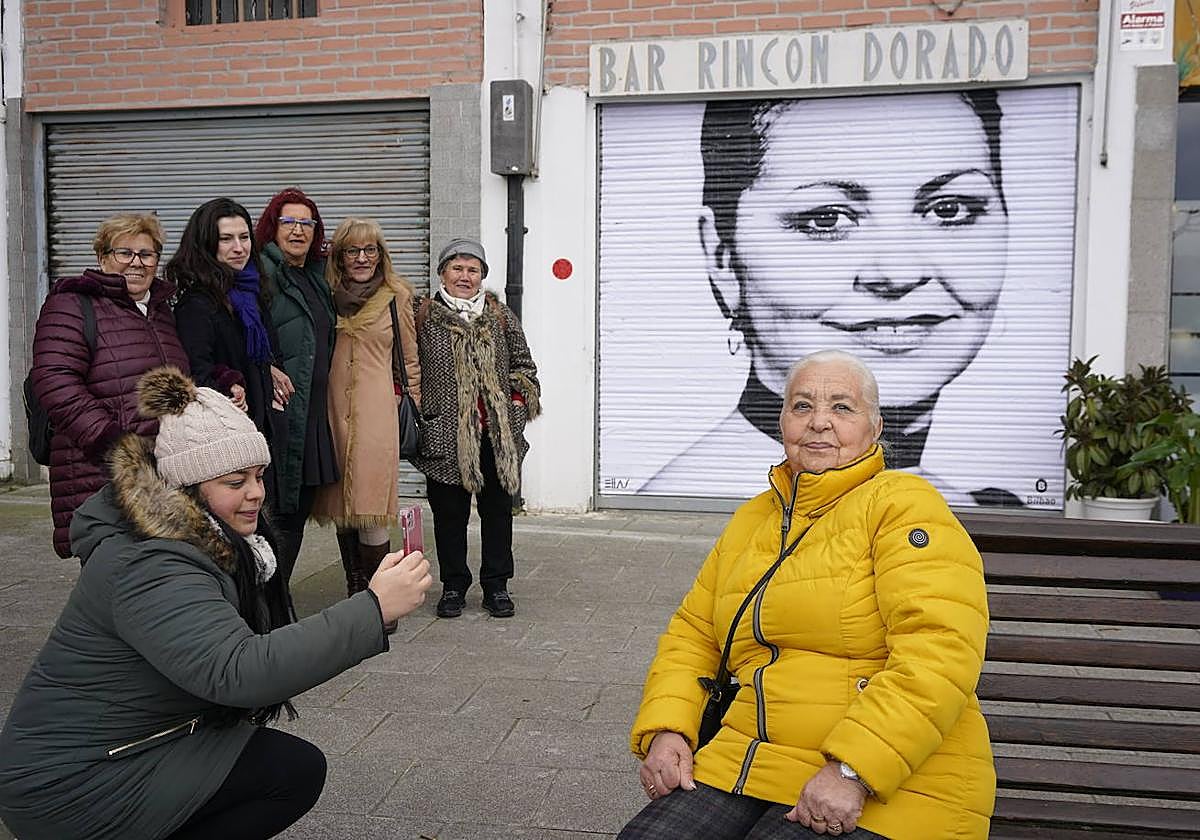 Petra Presentación junto a otras participantes en la campaña