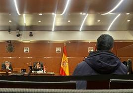 El procesado sigue la vista oral en la Audiencia Provincial de Álava