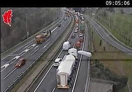 Retenciones de varios kilómetros en el Txorierri.