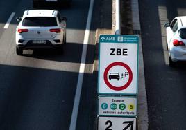 La propuesta de la OCU sobre las ZBE que beneficia a los coches más antiguos