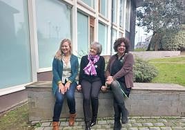 Tania Silvestrini, la edil Teresa Fernández y la actriz Gurutze Beitia en la presentación de la campaña.