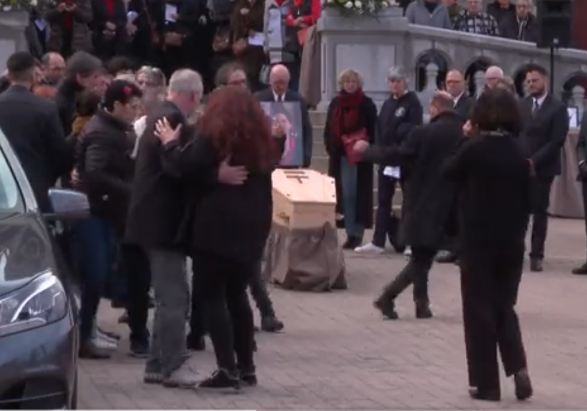 Imagen del baile por parte del viudo de la docente asesinada.