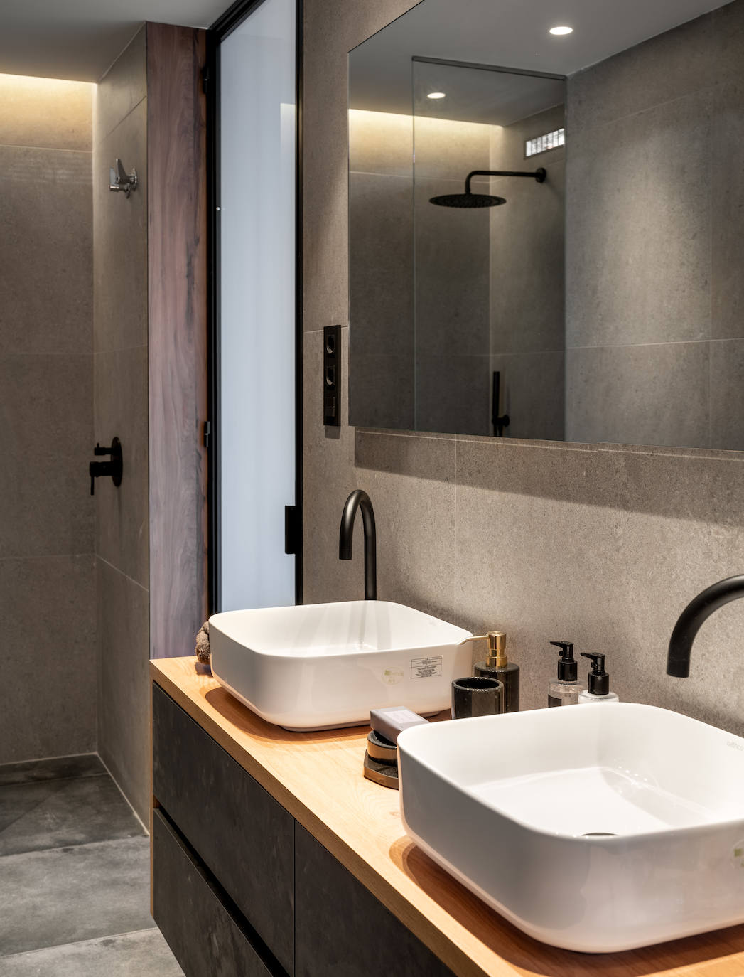 El dúplex de diseño de una pareja en Santurtzi con vistas inmejorables