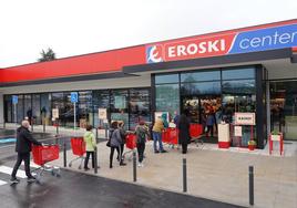 Eroski, el primer súper en mover ficha tras el tope francés en la cesta de la compra