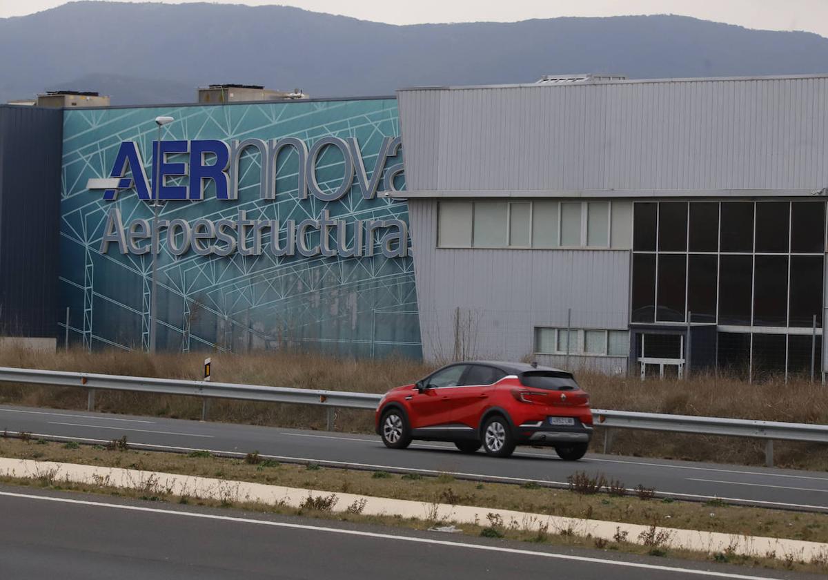 La planta de Aernnova está ubicada en el polígono de Lacorzanilla.