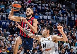 Una de las entradas a canasta de Thompson en el partido de este martes.