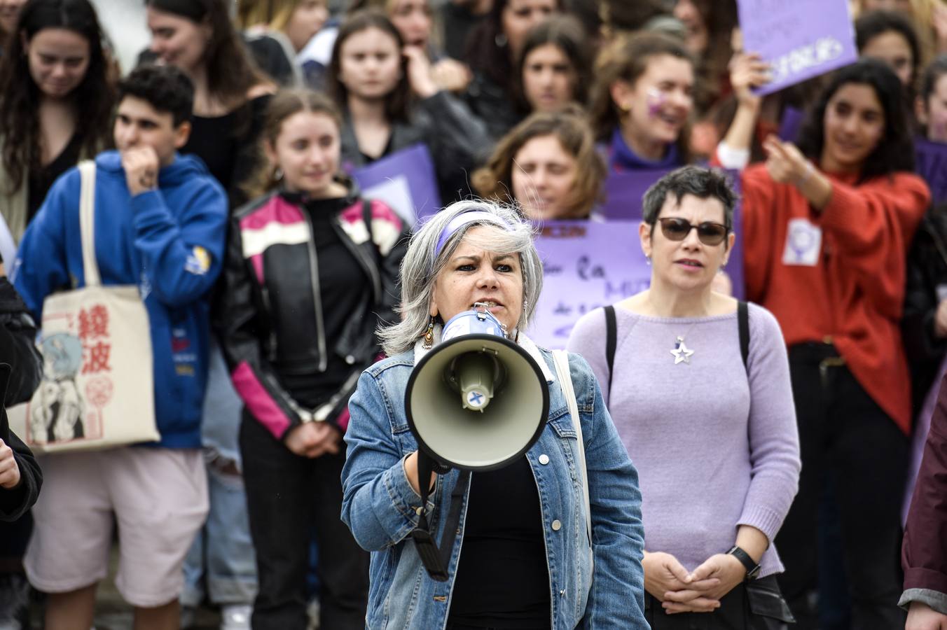 Miles de estudiantes por el 8-M en Bilbao