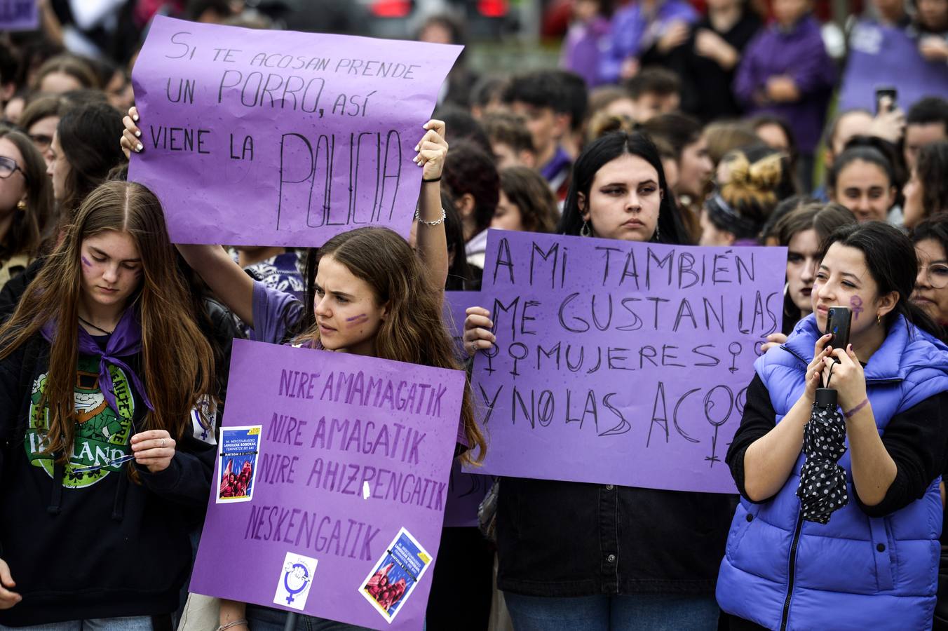 Miles de estudiantes por el 8-M en Bilbao