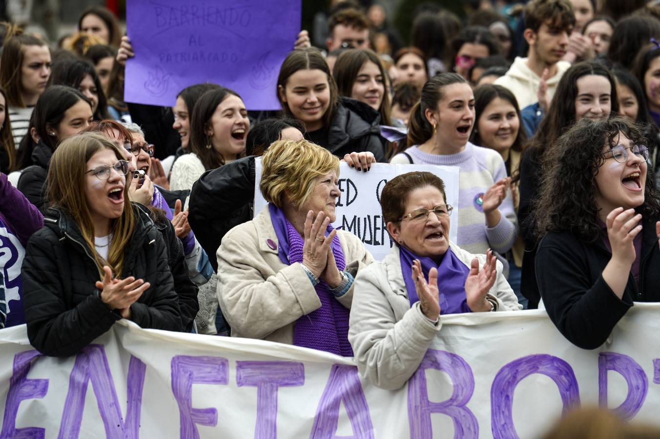 Miles de estudiantes por el 8-M en Bilbao