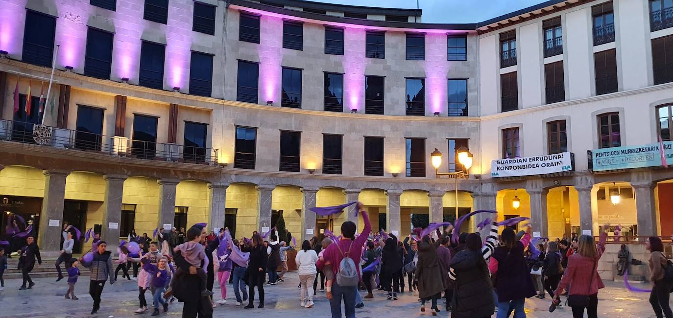 La ola morada protagoniza el 8M en todas las localidades de Ayala