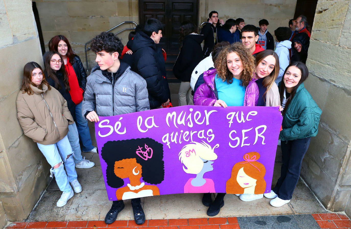 Manos tiznadas de dignidad