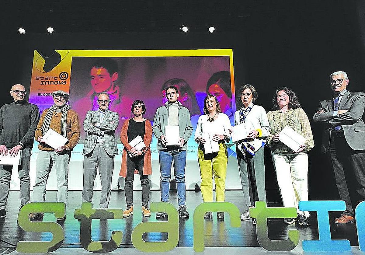 Alfredo Sánchez, director comercial de EL CORREO, junto a Amaia Agirre, directora de Aprendizaje e Innovación Educativa del Gobierno vasco; Saioa Urizar, directora de Instituciones de BBVA Norte; Xabier Otxandiano, concejal de Desarrollo Económico del Ayuntamiento de Bilbao, y María Sainz, profesora de la Facultad de Economía y Empresa.